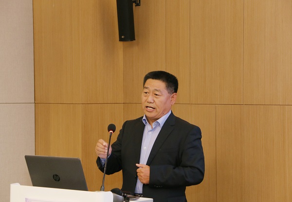集团公司党委书记张会民从易游（中国）yiyou建设的角度作点评发言.jpg