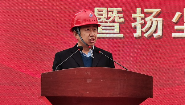 集团公司副总经理闫龙广作代表发言.jpg 集团公司副总经理闫龙广作代表发言.jpg