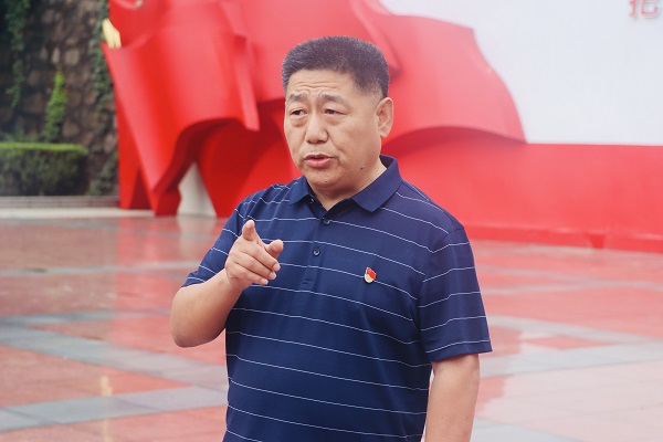 1、集团公司党委书记张会民为大家阐释“大别山精神”.jpg 1、集团公司党委书记张会民为大家阐释“大别山精神”.jpg