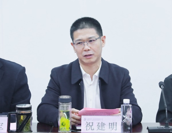 集团公司总经理兼科协副主席祝建明在会上讲话.jpg 集团公司总经理兼科协副主席祝建明在会上讲话.jpg