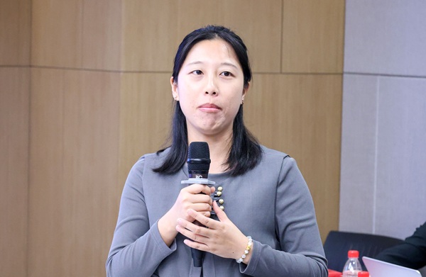 女老师点评.JPG